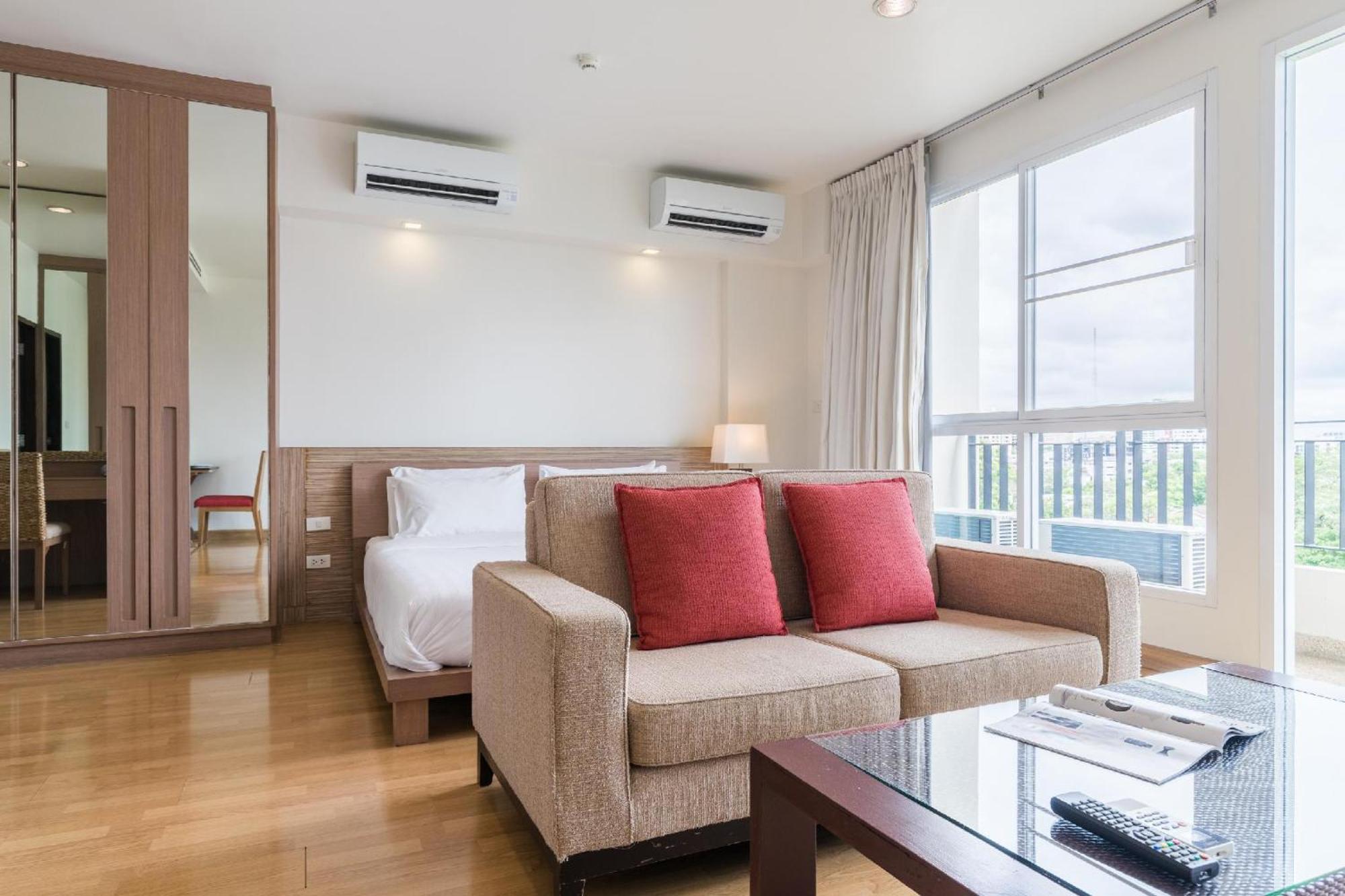 Bangkok Patio Bts Sanam Pao Aparthotel Exteriör bild