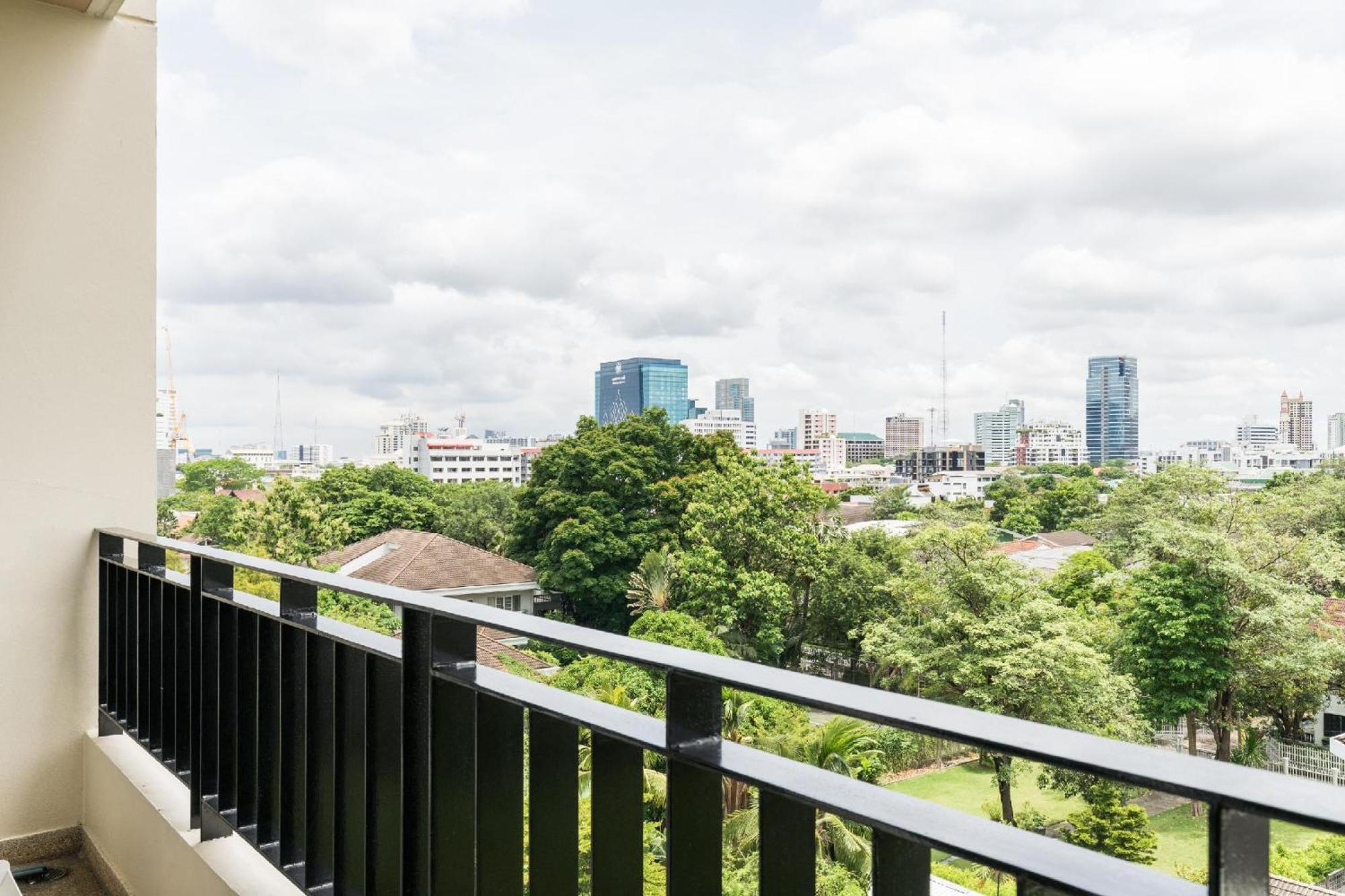 Bangkok Patio Bts Sanam Pao Aparthotel Exteriör bild