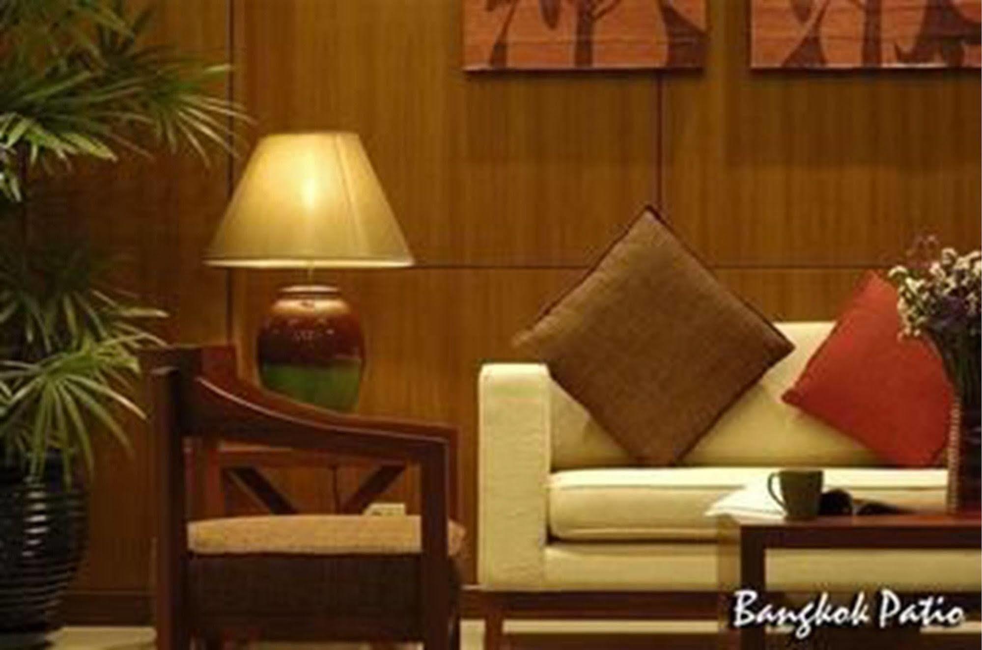 Bangkok Patio Bts Sanam Pao Aparthotel Exteriör bild